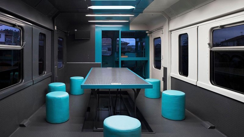 Un vag�n abandonado se transforma en coworking sostenible en Vedra